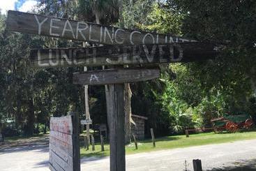 Hostel The Yearling Cabins