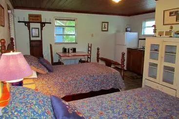 ユースホステル The Yearling Cabins