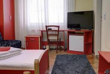 تختخواب و صبحانه Perla Ldm Leskovac