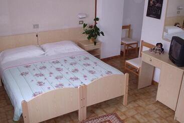 ホテル Pensione Andrea