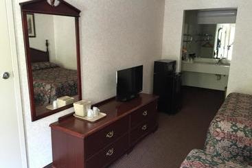 모텔 Deerfield Inn