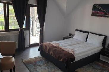 بنسيون River Star