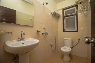 Station View Mughalsarai By Shrigo Hotels