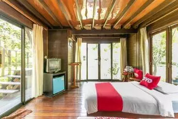 Hotelli Oyo 75317 Pintara Fahsai Resort