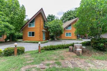 Hotelli Oyo 75317 Pintara Fahsai Resort