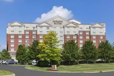 Отель Embassy Suites By Hilton Cleveland Rockside