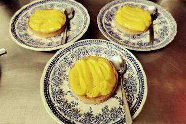 Отель Auberge De Chanteuges