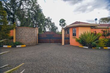 هتل Falcon Heights