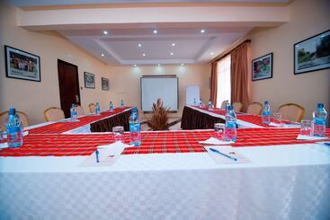 هتل Falcon Heights