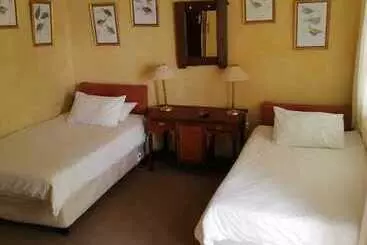 Hotel Stagger Inn Game Farm
