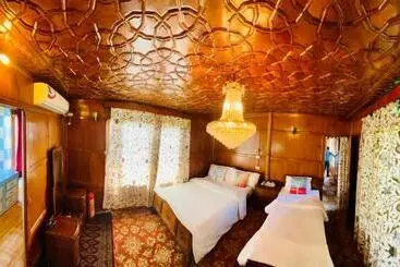 Hotel Dilshad Houseboats