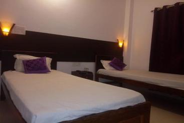 Hotel Oyo 82206 Aditya Guest House