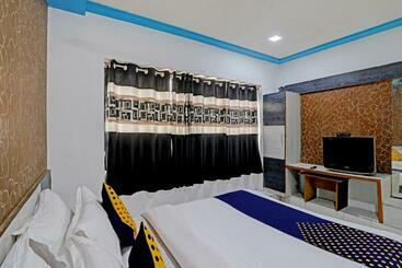 Hotel Spot On 82094  Mayur Palace