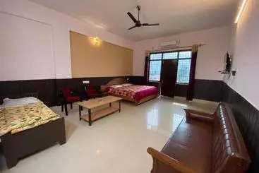 Goroomgo Kanara Hotel Bhimtal   Parking Facilities   Excellent Service