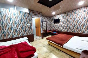 Отель Goroomgo Neelam Raj Nainital