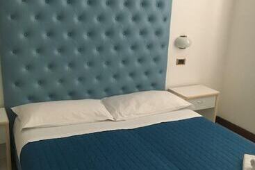 هتل Italia Boutique