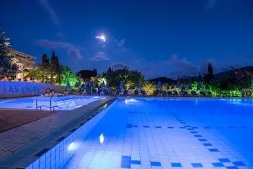 Koukounaria Hotel & Suites