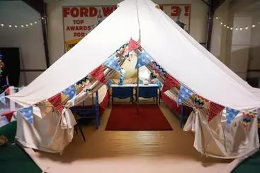 Retkeilymaja Lone Star Glamp Inn