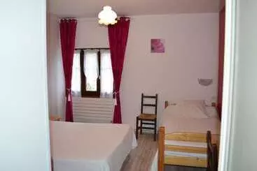 Bed and Breakfast Auberge Les Glycines