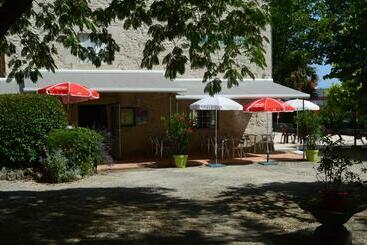 Bed and Breakfast Auberge Les Glycines