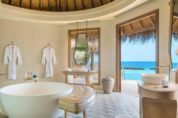 Resort The Nautilus Maldives