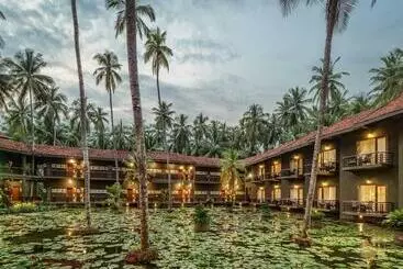 ホテル Rvr Sarovar Portico