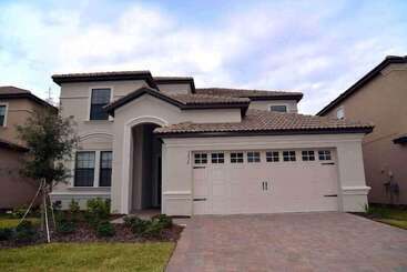 Dom wiejski Champions Gate Ihr 3019