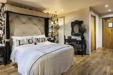 هتل Glenskirlie Castle