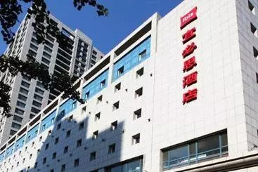 호텔 Ibis Dalian Zhongshan Square