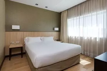 فندق NH Madrid Ribera Del Manzanares