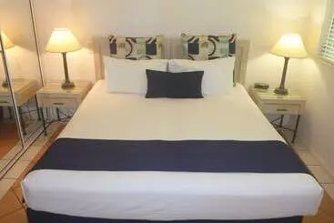 Palm Cove Tropic Apartments