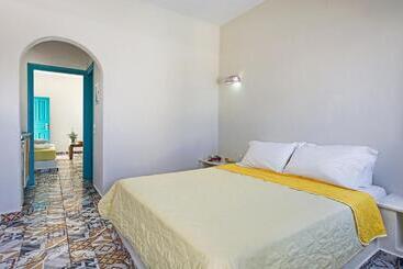 Nissia Beach Apartments & Suites