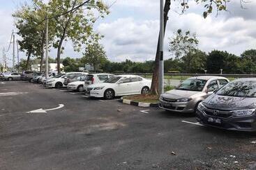 فندق Capital O 90615 The Bed