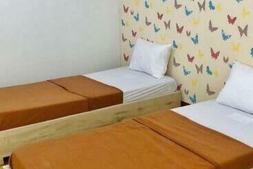 בית מלון כפרי Banana Home Stay Near Frans Sale Lega Airport Redpartner