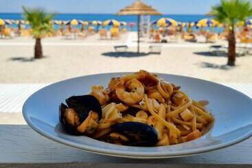 מלון דירות Freedom Village