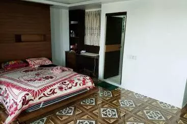 هتل Maple Service Apartment
