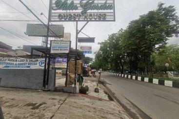 Hotel Reddoorz At Pahlawan Street