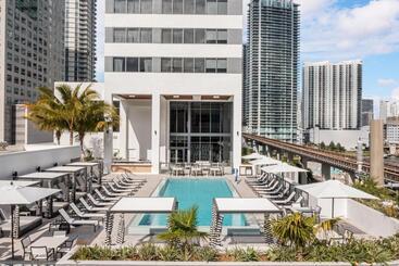 בית מלון כפרי Element Miami Brickell