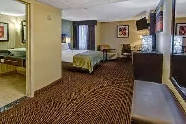 Clarion Hotel & Suites Conference Center Memphis Airport