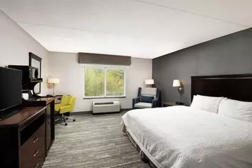 Отель Hampton Inn & Suites Barrie