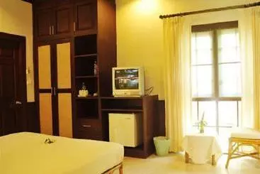 Bungalows Tongson Bay Villas