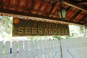 ペンション Pousada Serranossa