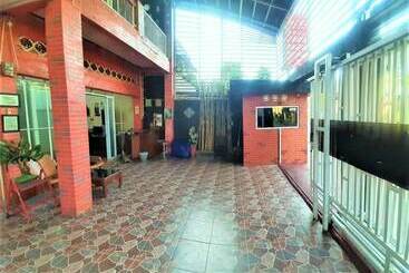 Отель Katawa Guest House Syariah