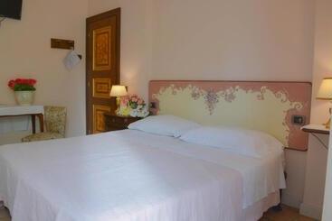 Pensjonat Velia Mare