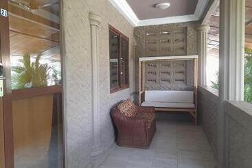 ホテル Aborigines Beach Resort