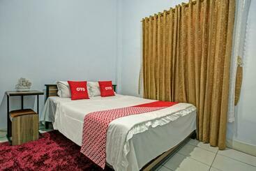 فندق Oyo 3757 Mahkota Syariah Guesthouse
