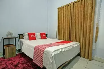 ホテル Oyo 3757 Mahkota Syariah Guesthouse