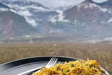 Flüstern Hostel And Café