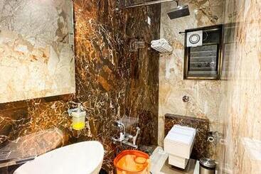 בית מלון כפרי Krishna S Wood Villas