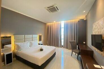 هتل Stirling Suites
